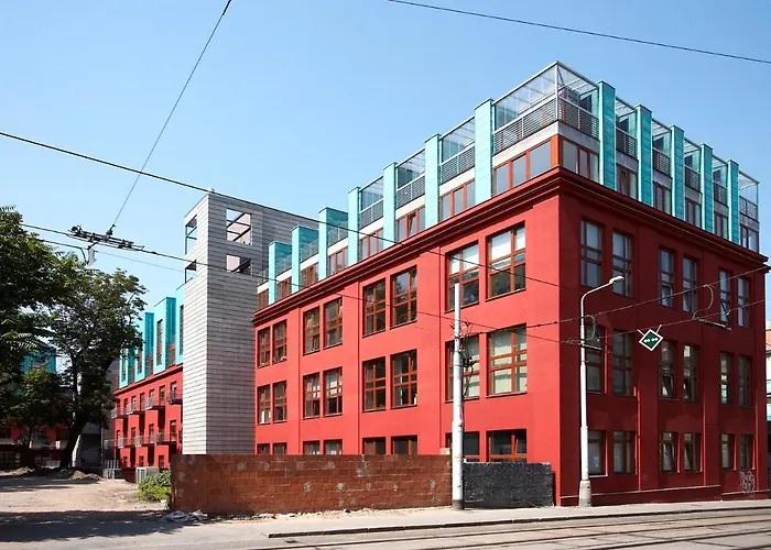 Fully Renovated Stylish Duplex In A Convenient Location